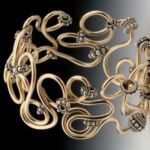 Bracelet with swirl design