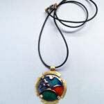 Circle pendant with gold design